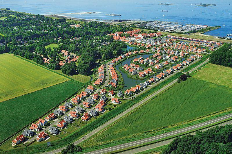 Wunderschoenes-Freistehendes-Ferienhaus-An-Der-See-Sauna-Strand-Yachthafen-Wlan Bruinisse Exterior foto